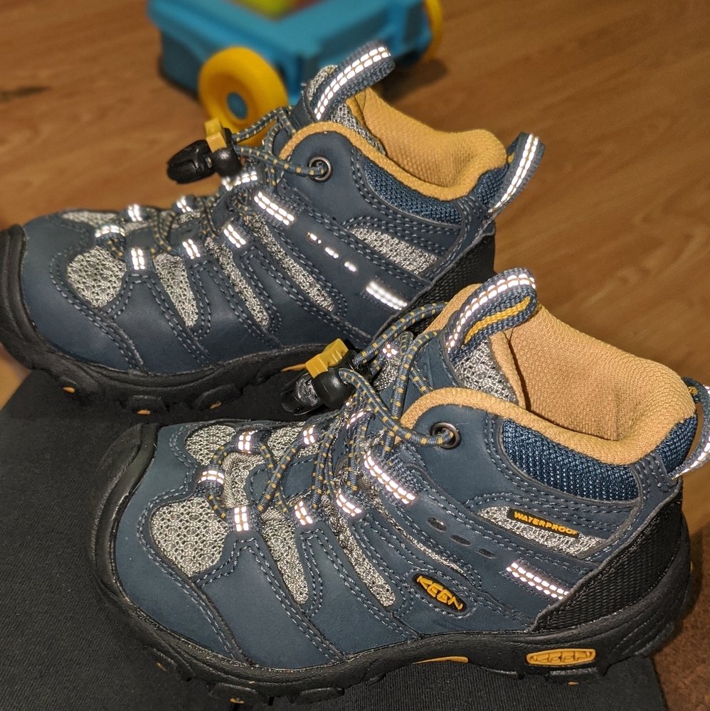 Keen toddler boot